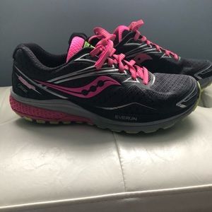 Womens 6.5 Saucony runners (waterproof)